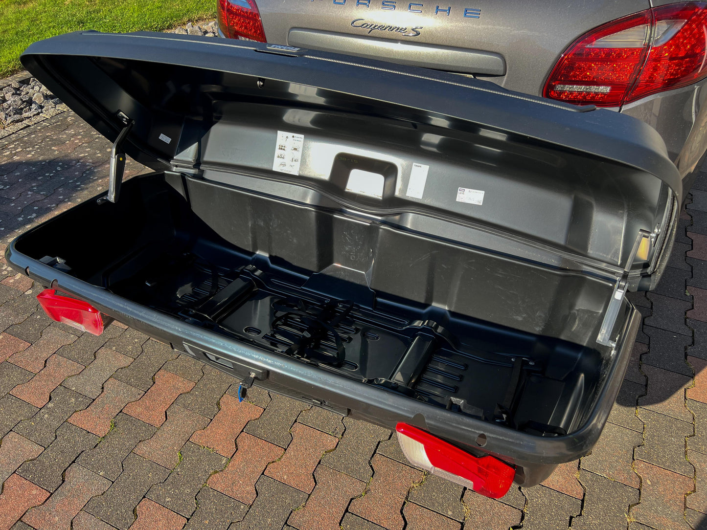 Mieten: Thule Heckbox / Backspace 400 Liter Volumen